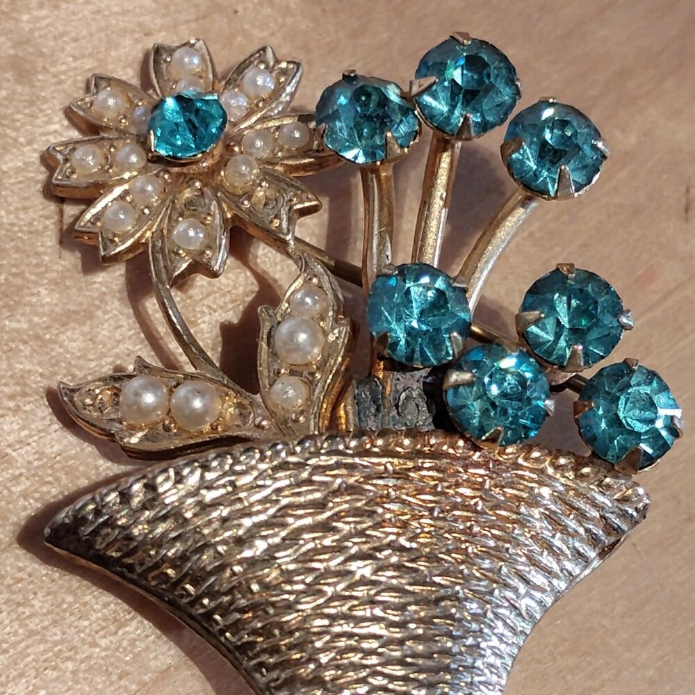 Vintage rhinestone brooch gold blue flower basket